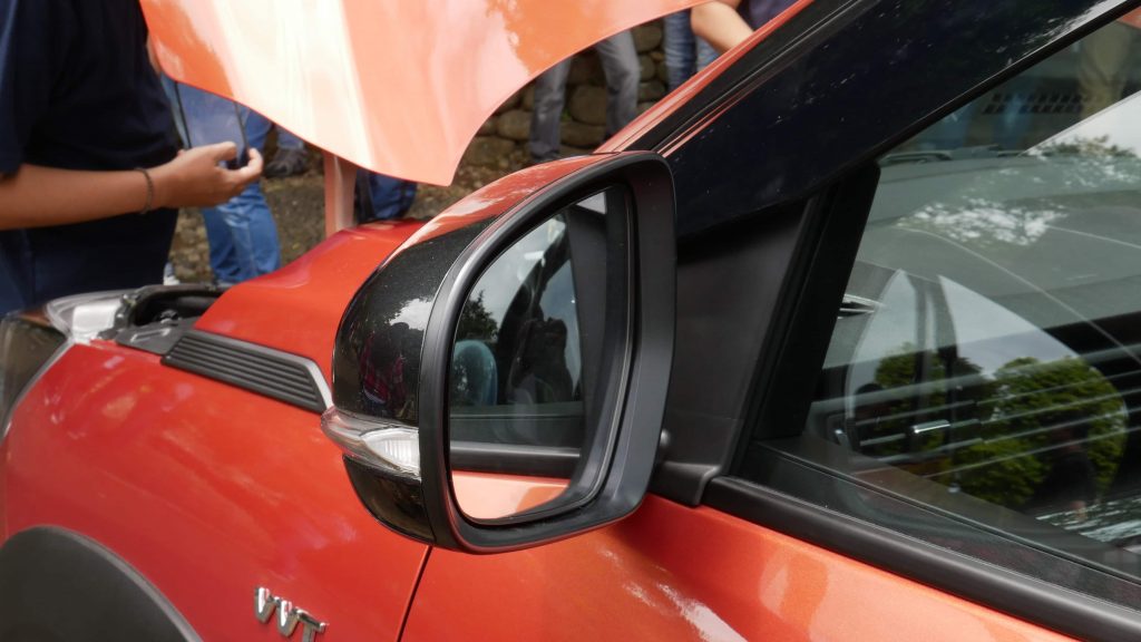 Tips Menghindari Kaca Mobil Anda Agar Tidak Berjamur